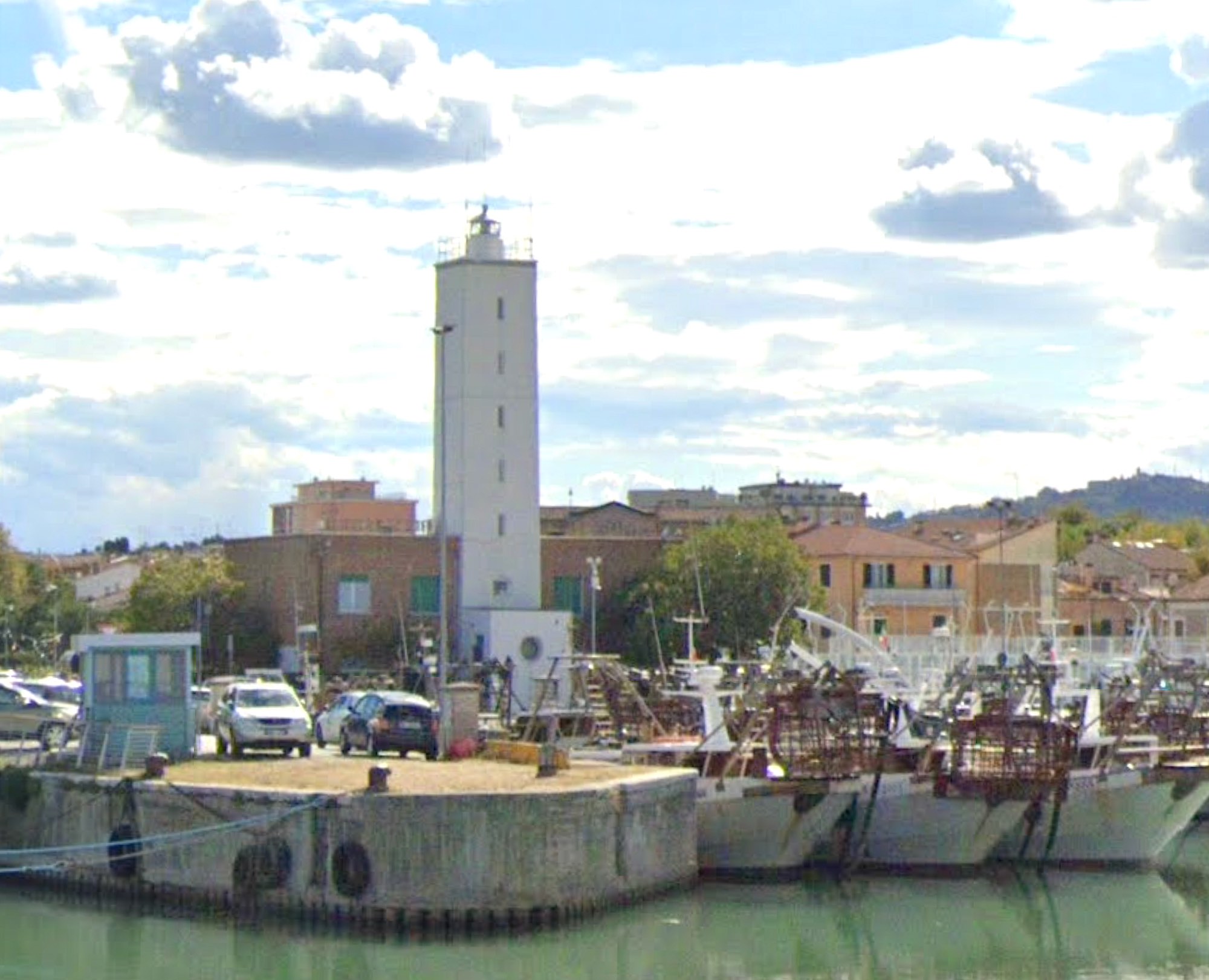 Fano faro del porto Fano vista mura